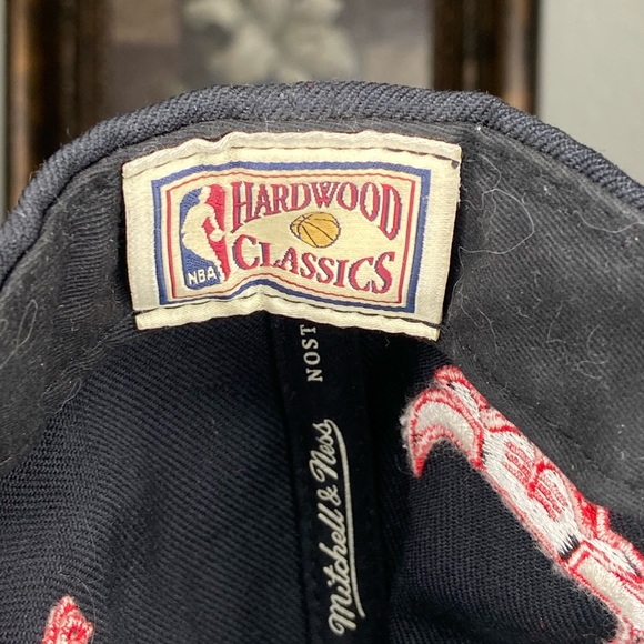 Black Chicago Bulls Snap Back Hat - Picture 5 of 5